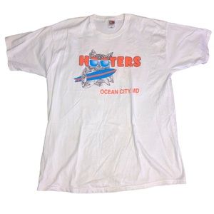 1999 vintage Hooters shirt